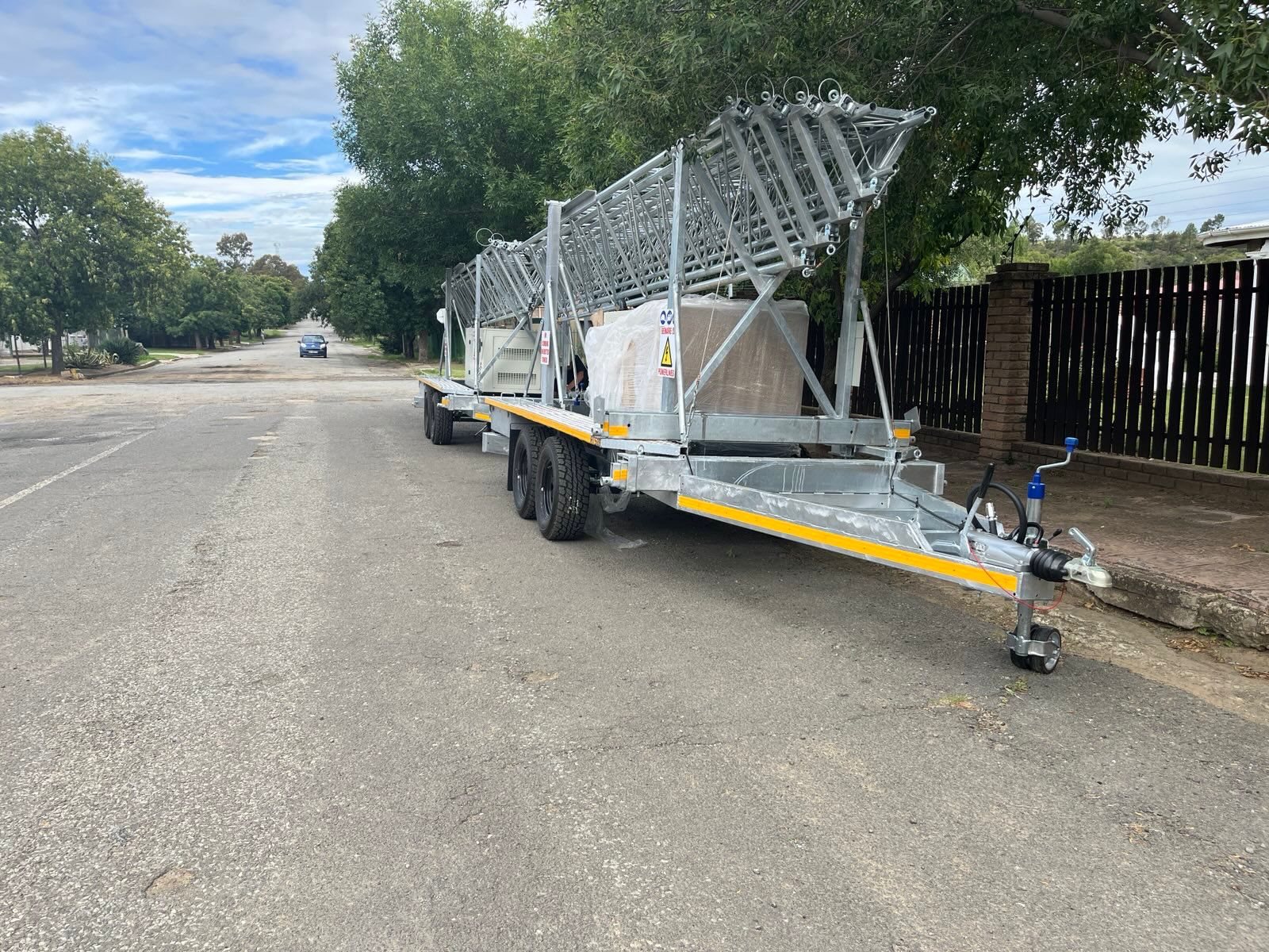 Cell-on-wheels mobile mast trailer